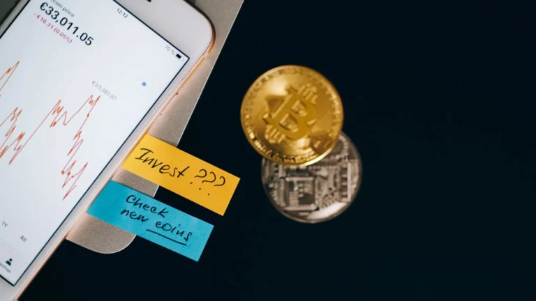 Micro-Investing Apps for Renters: Acorns, Stash, and Robinhood Compared